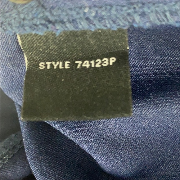 Intro. Love the Fit. Blue Polka Dot Tummy Control Capris 8 - Picture 10 of 10